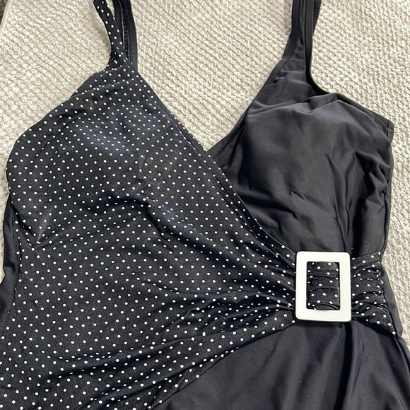 Trimshaper 1 piece Bathing Suit. New. Never worn. - Picture 2 of 5